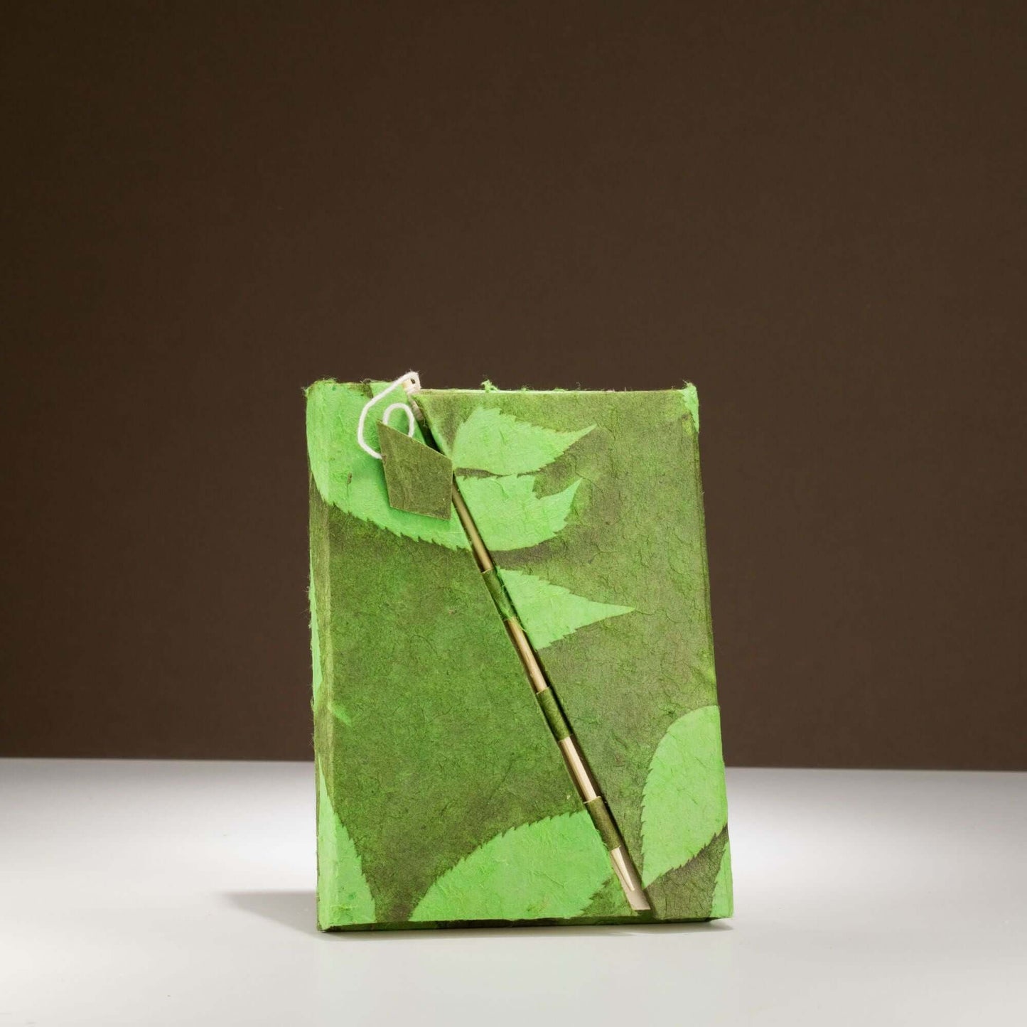 Lokta Bold Floral Bamboo Lock Notebook – Medium (15x12cm) – 45 Leaves – Moss Green