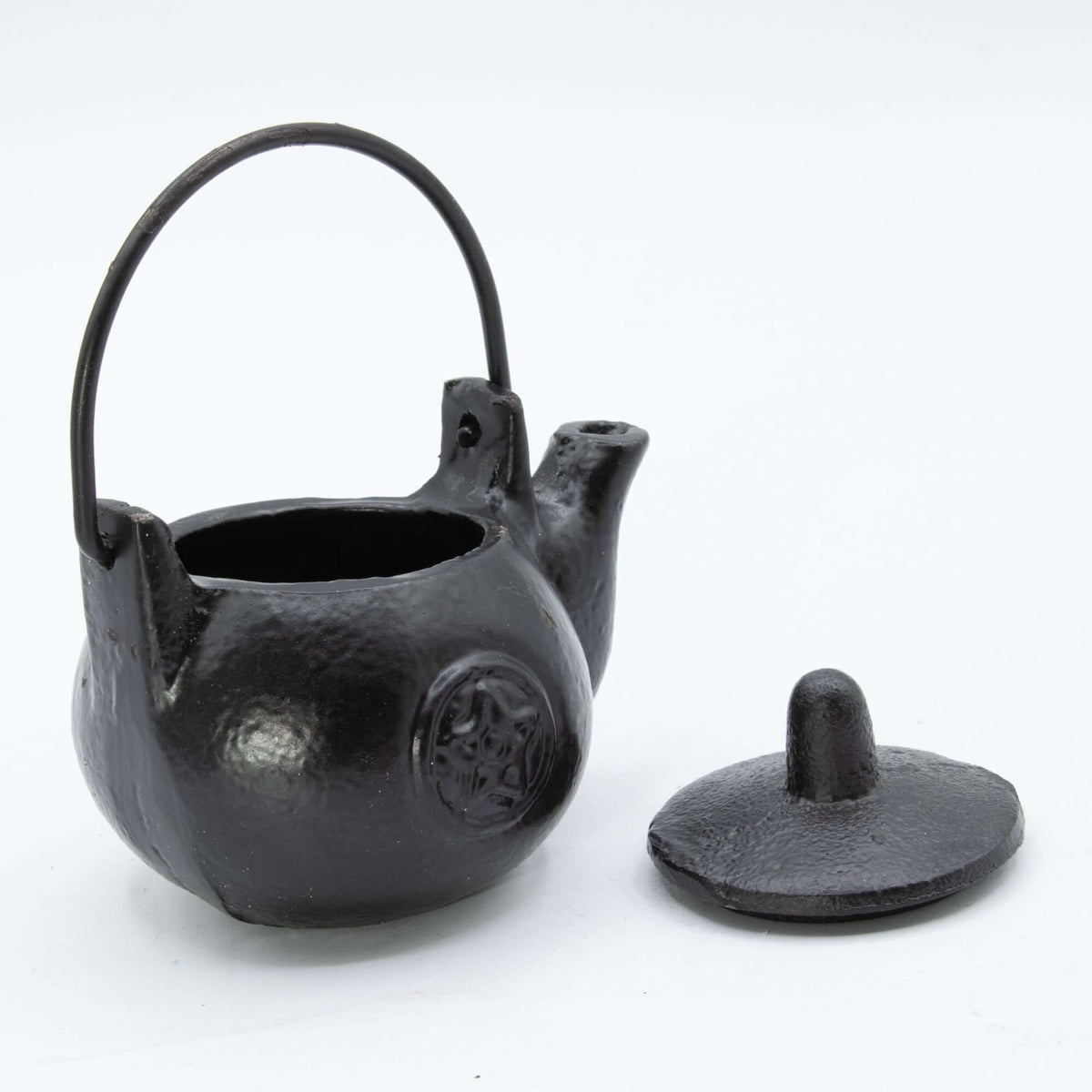 Small Cast Iron Ritual Pot with Pentagon 8x8x10cm