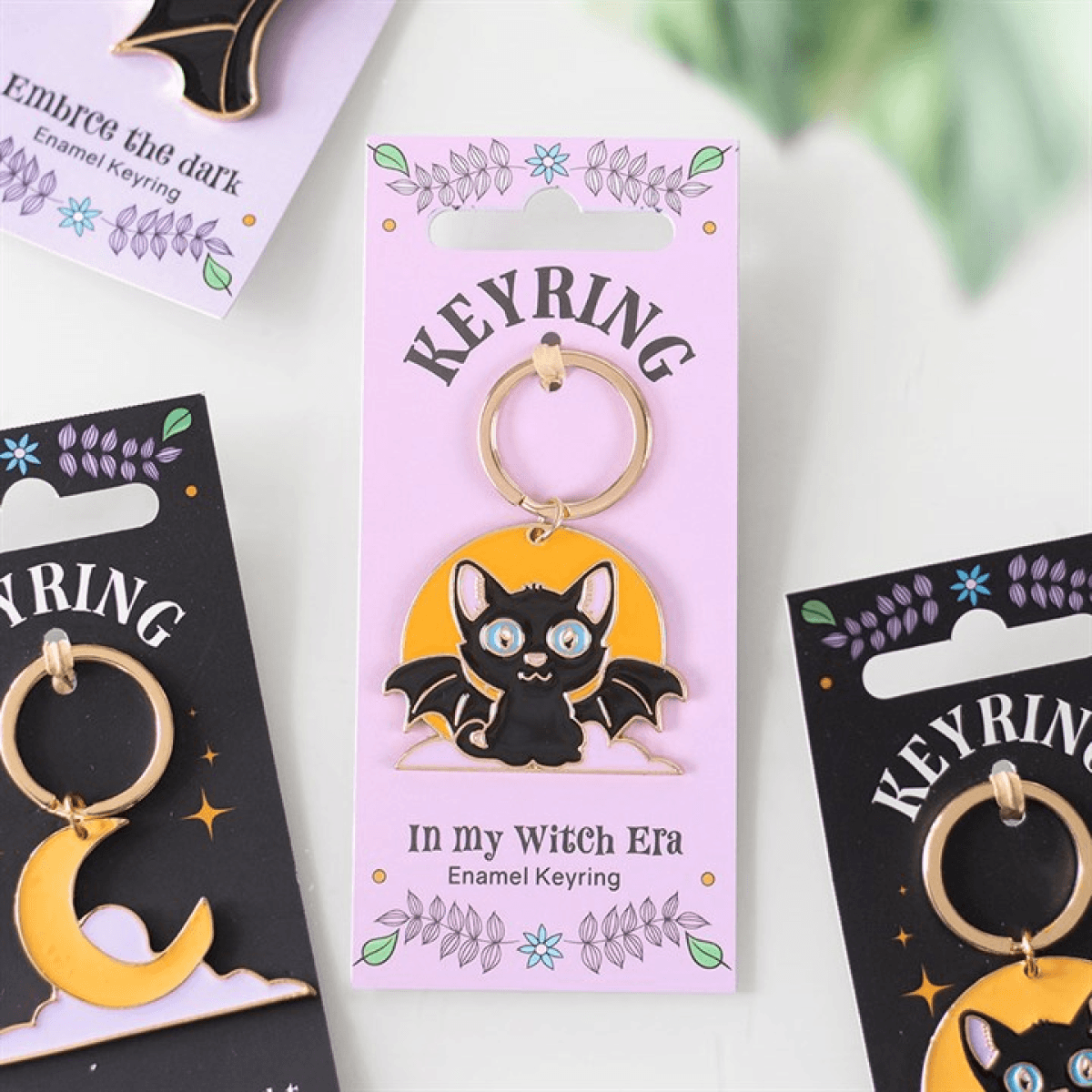 Keyring packaging with a black cat design on a white background