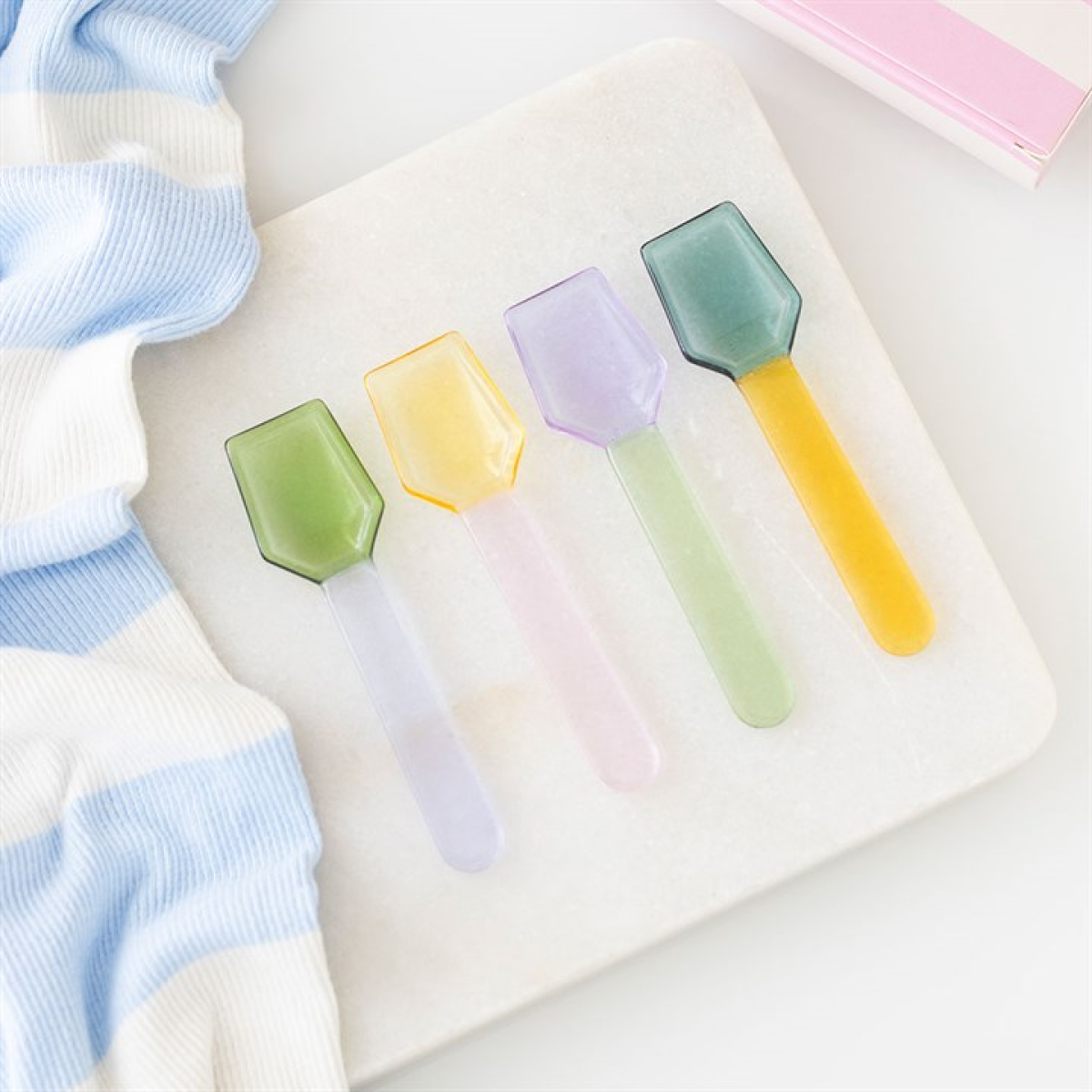 Set of 4 Pastel Glass Dessert Spoons N/A