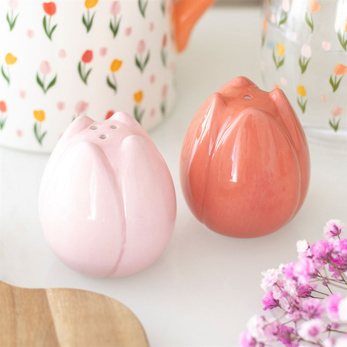 Tulip Shaped Salt and Pepper Shakers N/A